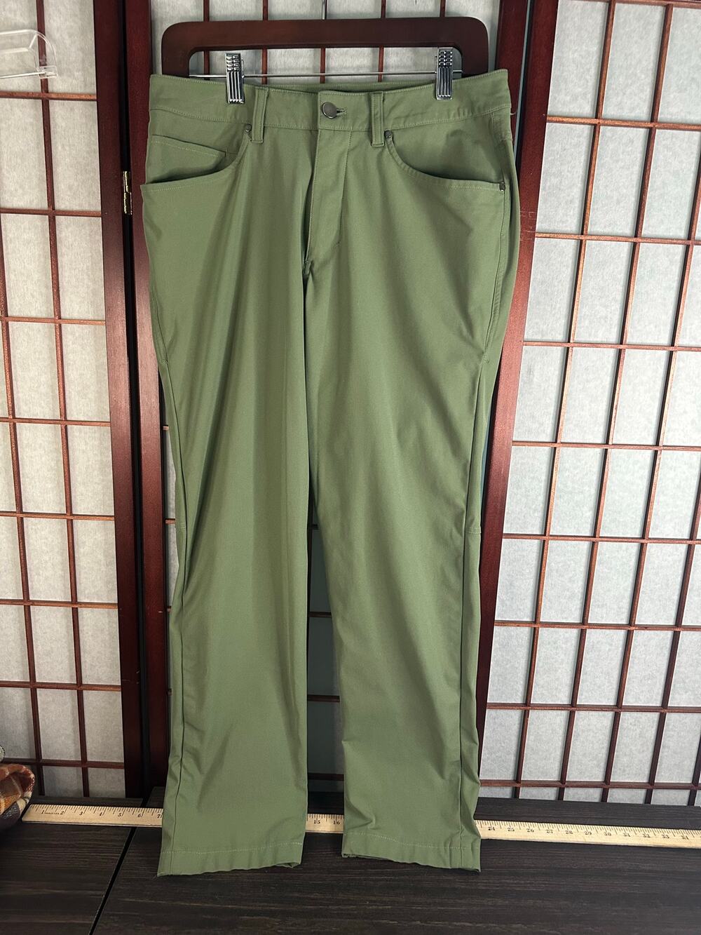 Lululemon ABC Pants for men in army green. classic chino or 5-pocket. Size 30